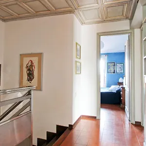 Villa On The Edge Of Town, Roma